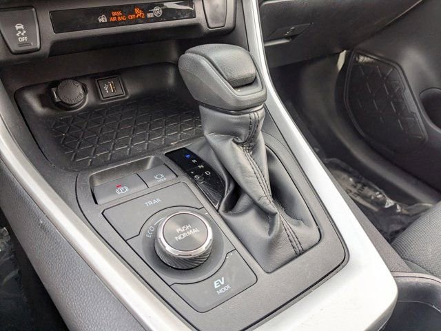 Used 2025 Toyota RAV4 XLE image 18