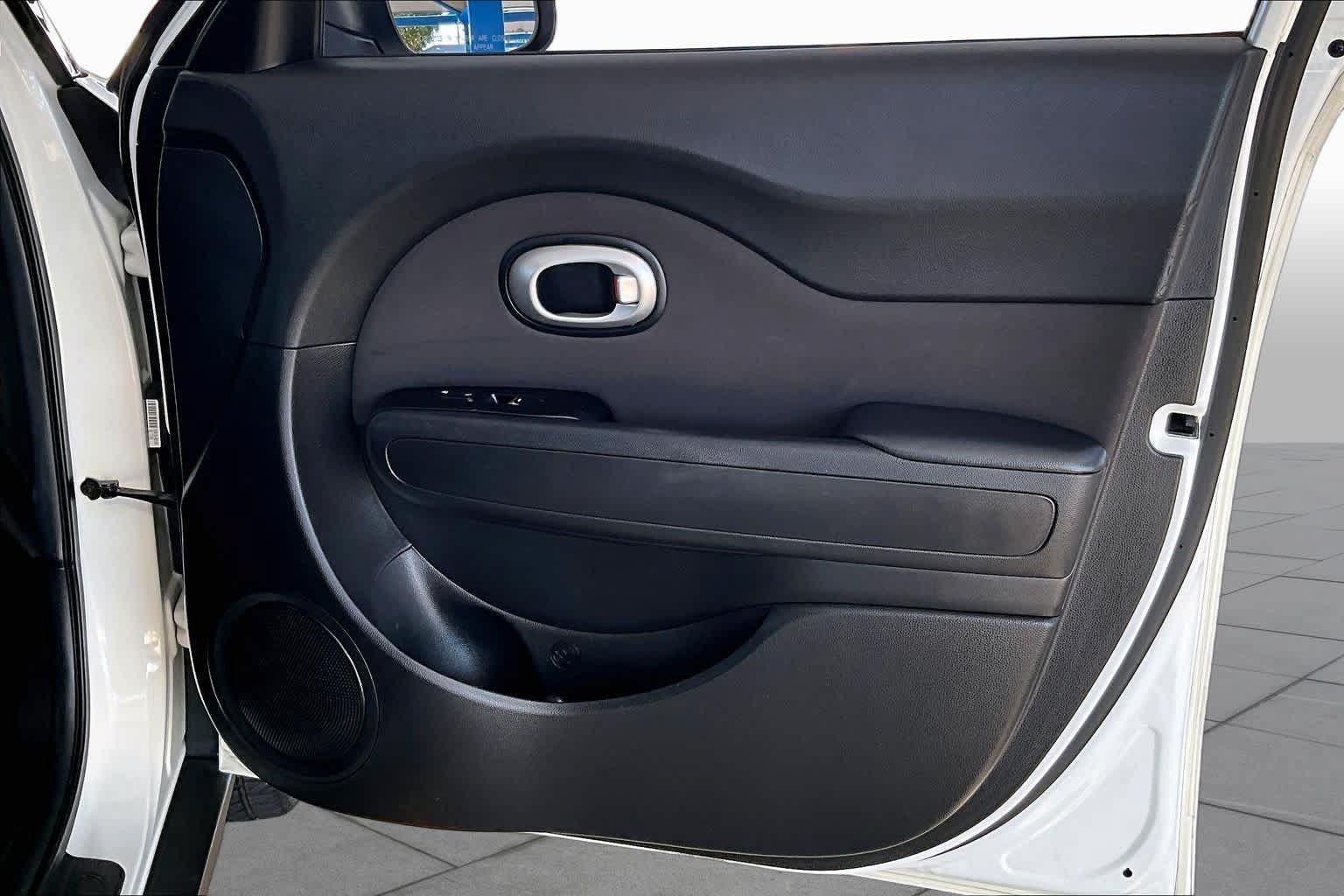 Used 2018 Kia Soul FWD image 22