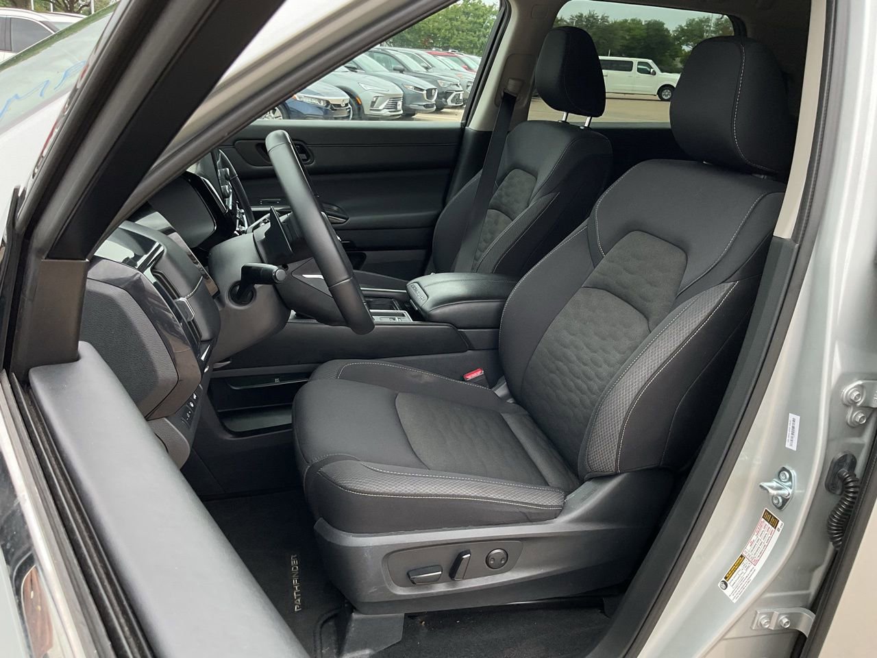 Used 2025 Nissan Pathfinder SV FWD image 14