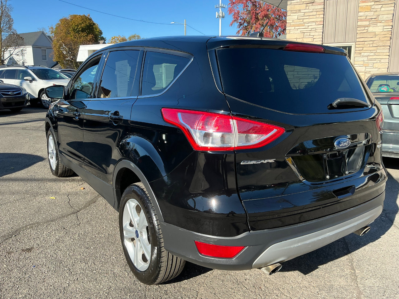 Used 2016 Ford Escape SE w/ SE Cold Weather Package image 5