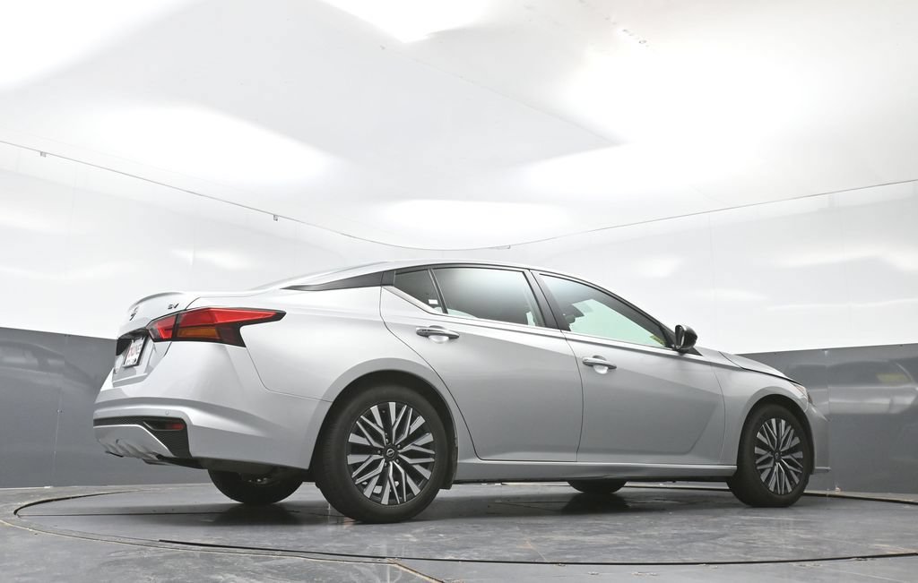 Used 2024 Nissan Altima 2.5 SV FWD image 47