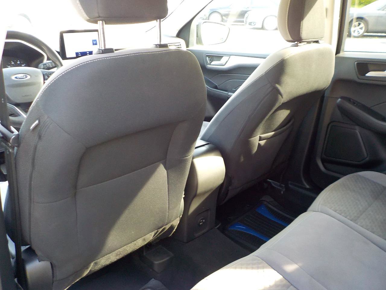 Used 2021 Ford Escape SE w/ SE Sport Appearance Package image 17