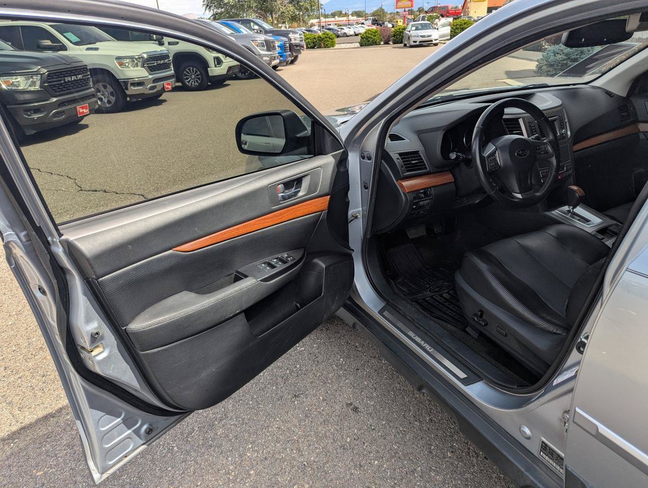 Used 2014 Subaru Outback 2.5i Limited w/ Moonroof Package AWD/4WD image 8
