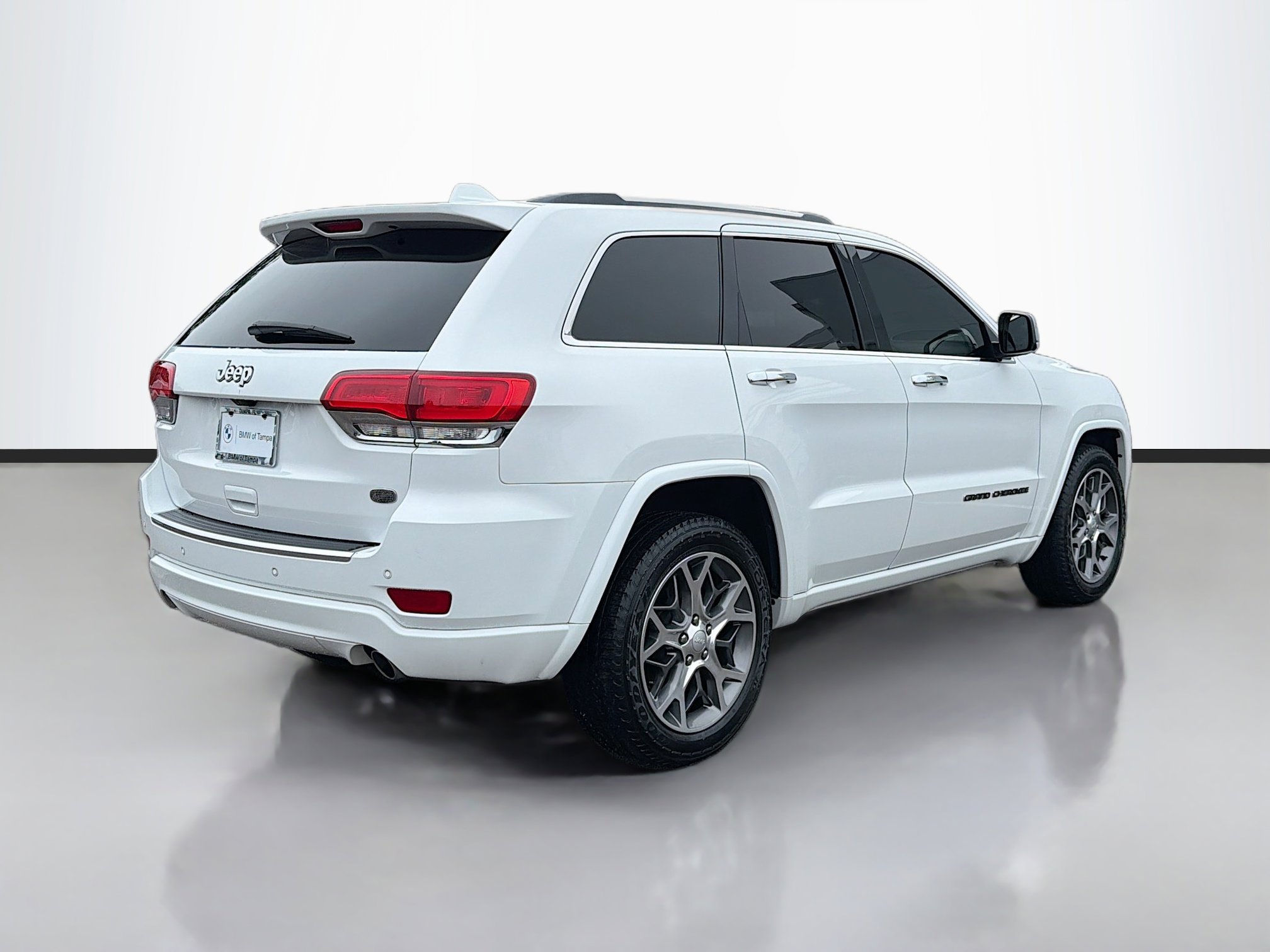 Used 2020 Jeep Grand Cherokee Overland image 3