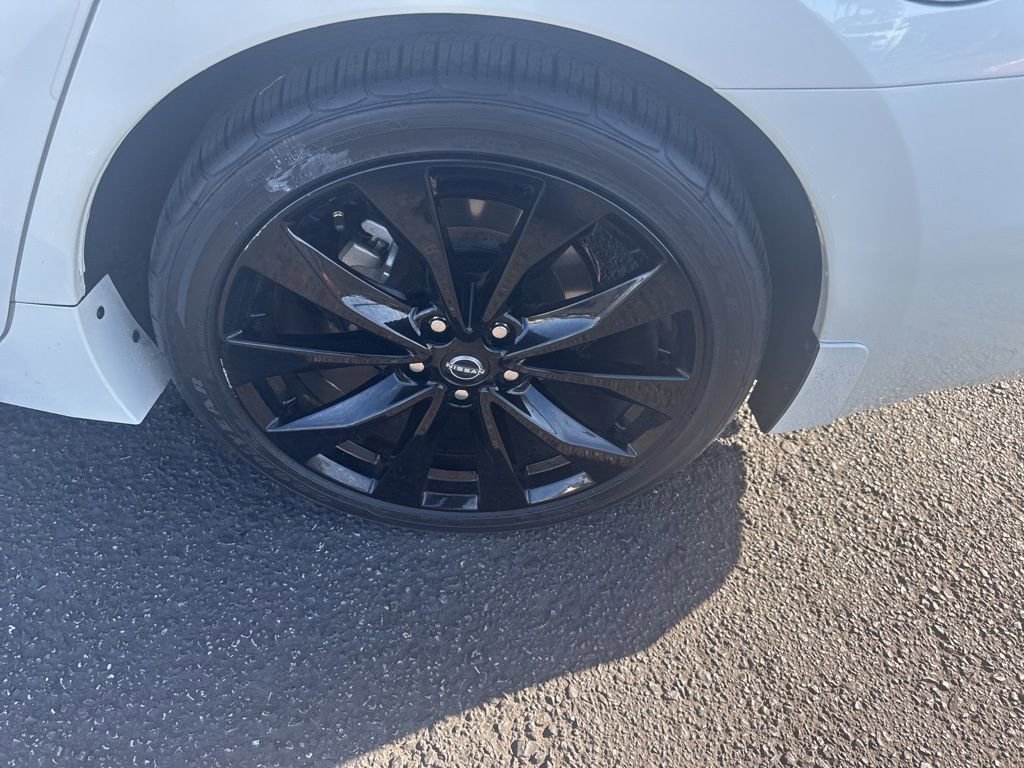 Used 2023 Nissan Maxima SR w/ Sport Mat Group FWD image 15