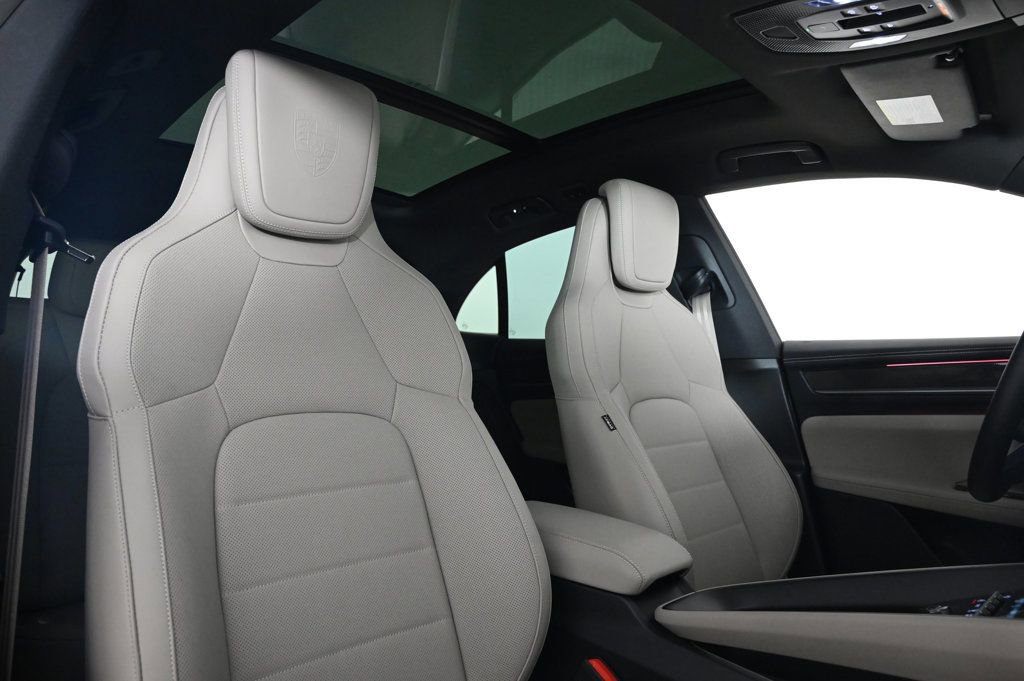 Certified 2025 Porsche Macan Electric image 19