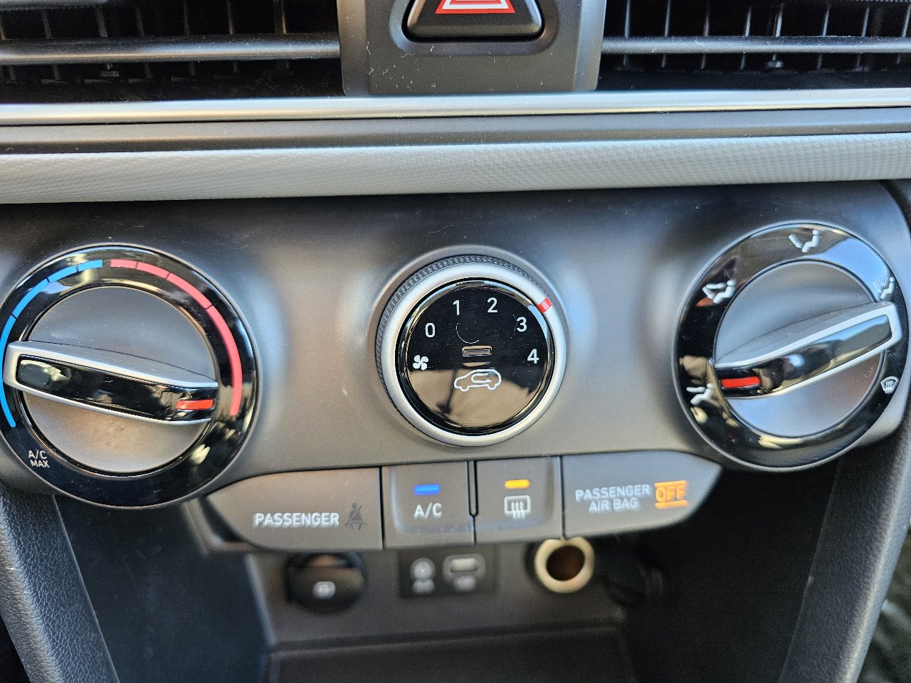 Used 2021 Hyundai Kona SE image 14