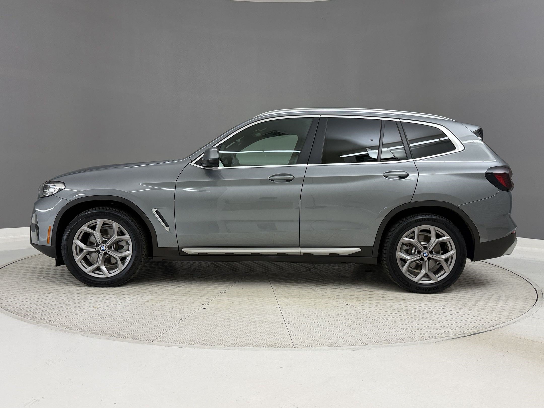 Used 2023 BMW X3 sDrive30i w/ Premium Package RWD image 2