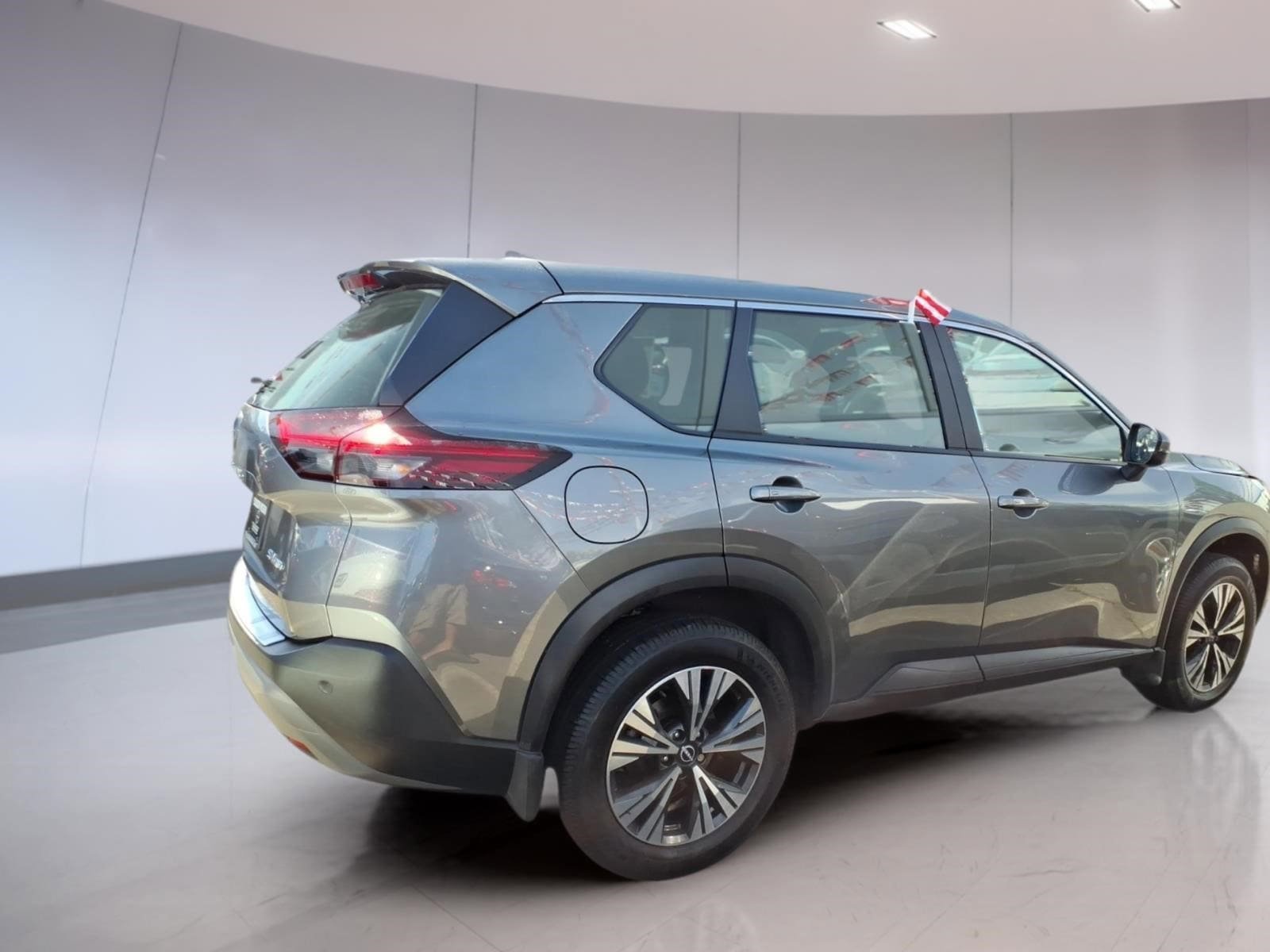 Used 2023 Nissan Rogue SV AWD/4WD image 4