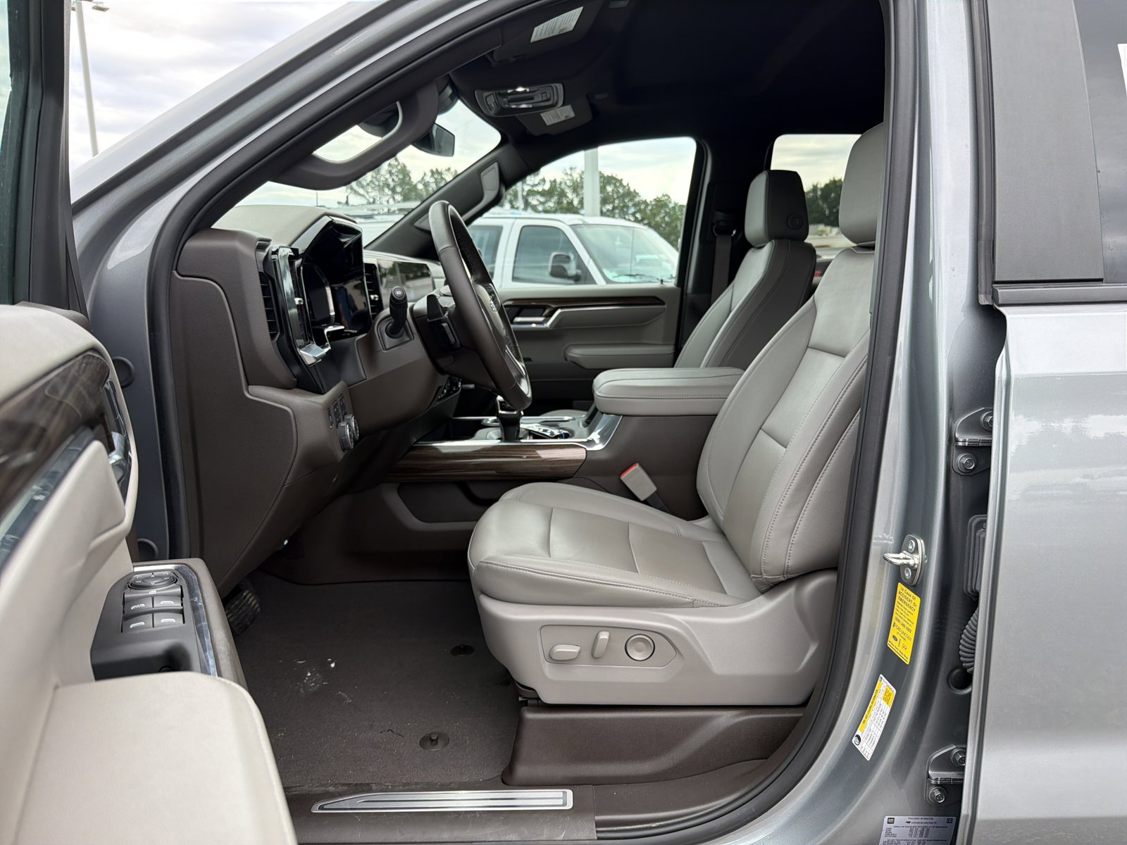 Used 2024 Chevrolet Silverado 1500 RST AWD/4WD image 14
