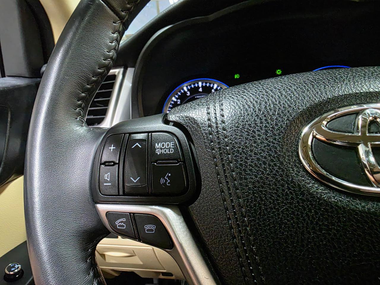 Used 2015 Toyota Highlander Limited AWD/4WD image 33