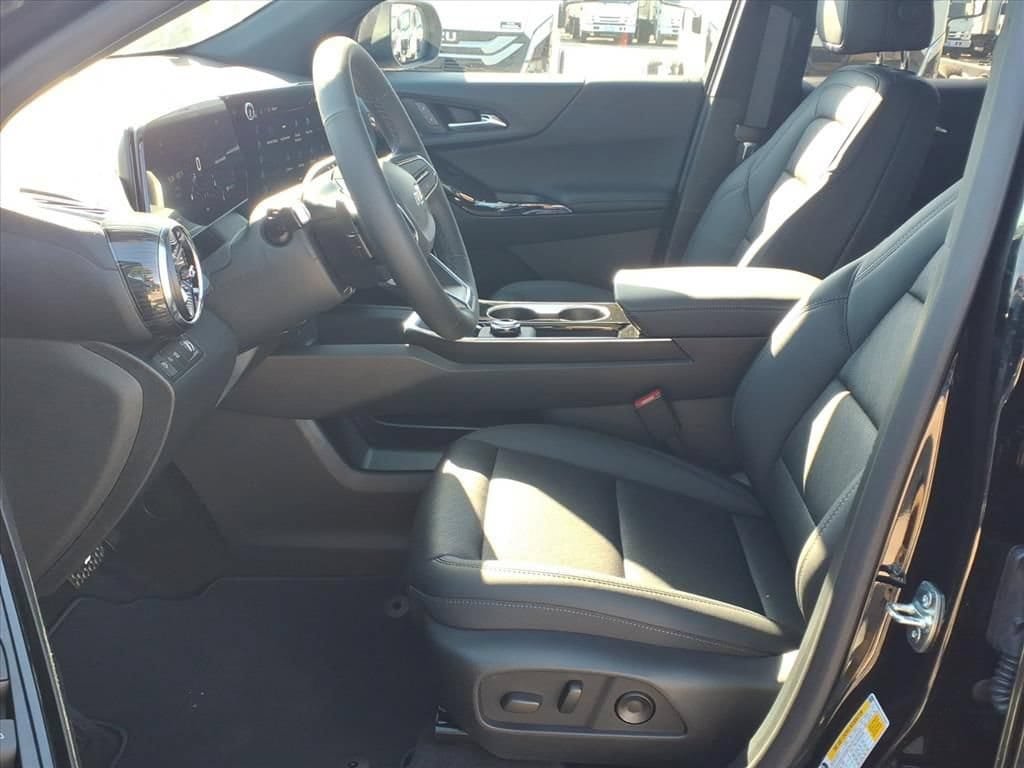 New 2027 Chevrolet Equinox LT w/ Convenience Package II FWD image 16