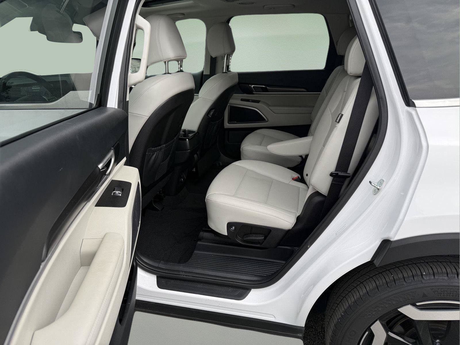 Used 2025 Kia Telluride S FWD image 7