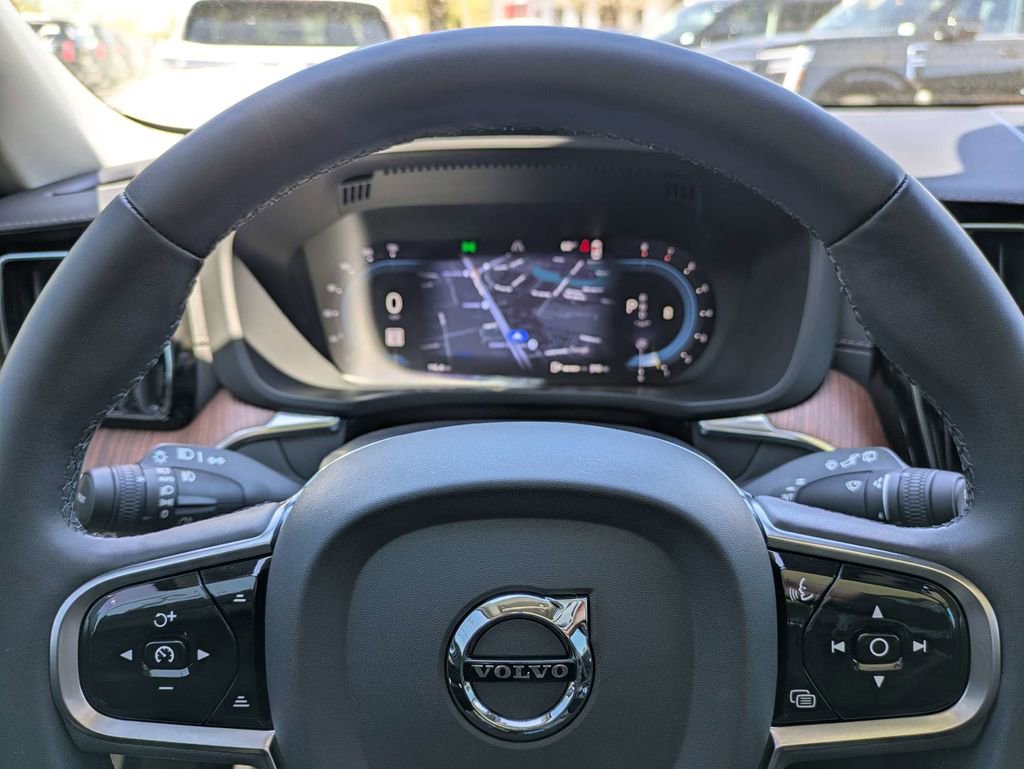Certified 2023 Volvo XC60 B5 Ultimate w/ Protection Package Premier image 38