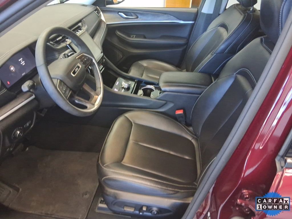 Used 2023 Jeep Grand Cherokee Limited w/ Black Appearance Package image 9