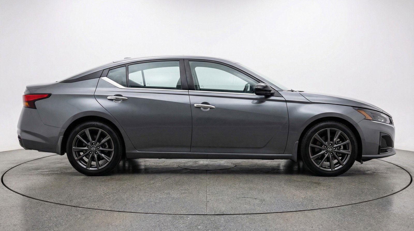 Used 2025 Nissan Altima 2.5 SV FWD image 11