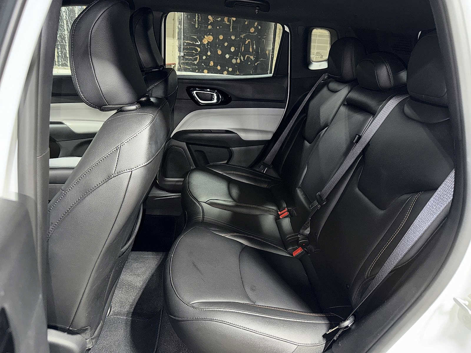 Used 2023 Jeep Compass Limited image 17