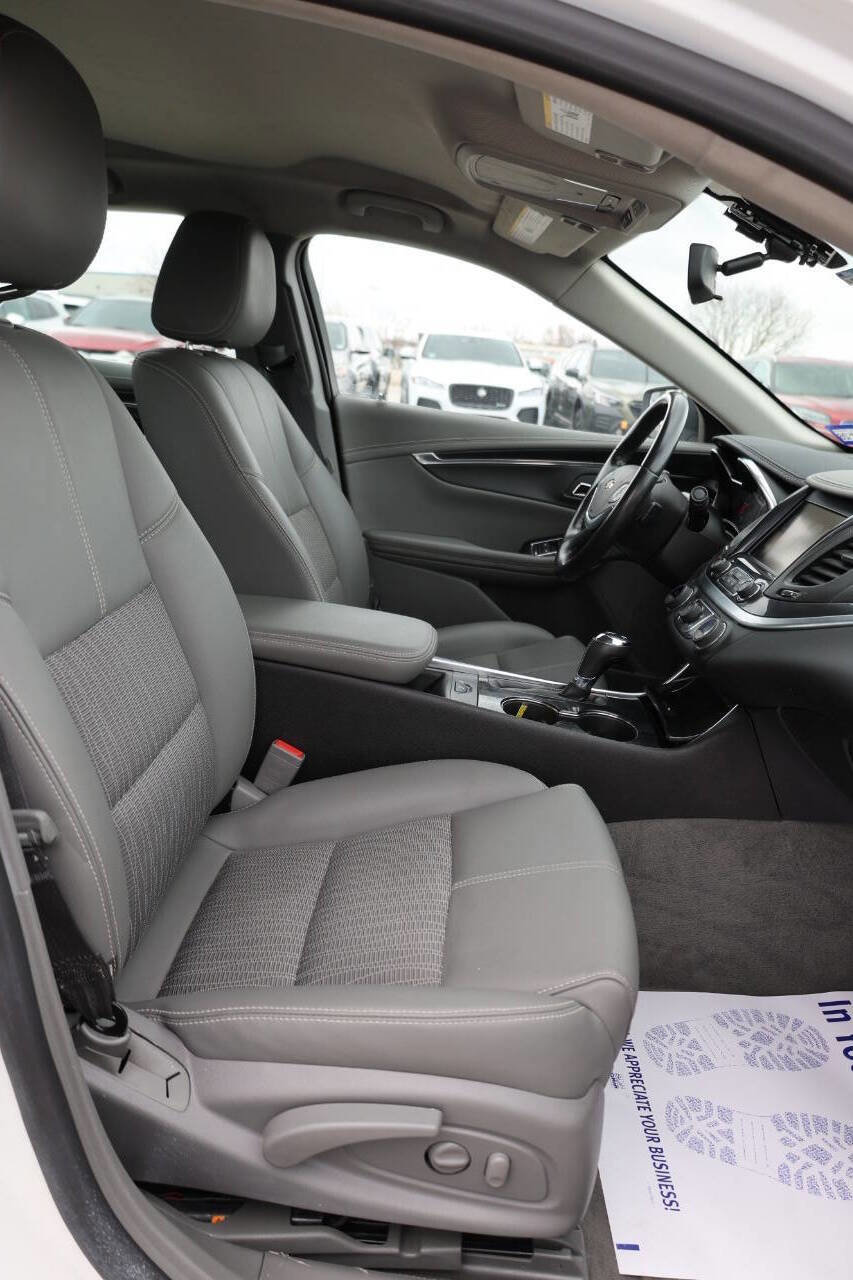 Used 2018 Chevrolet Impala LT FWD image 15