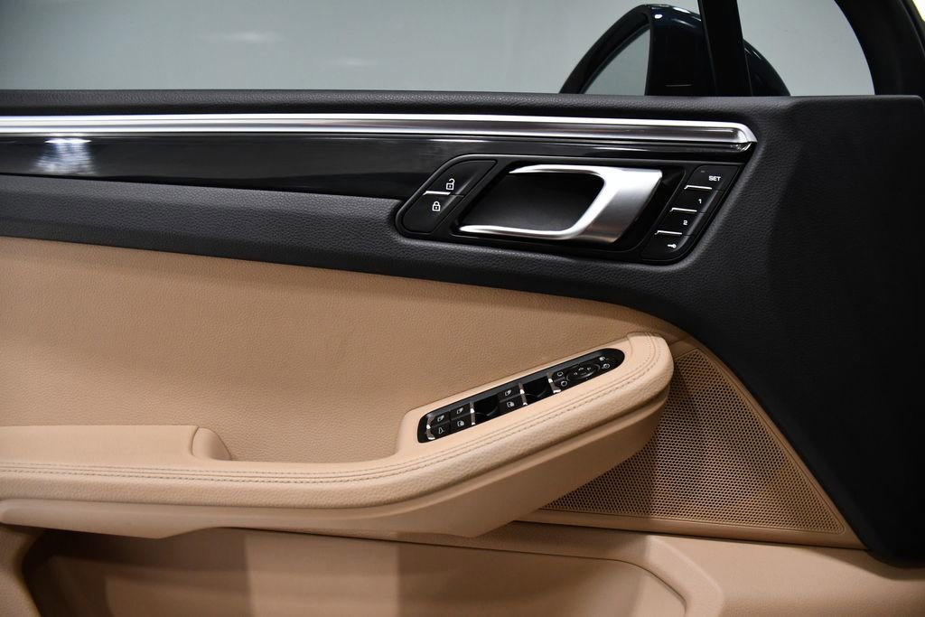Used 2021 Porsche Macan image 17