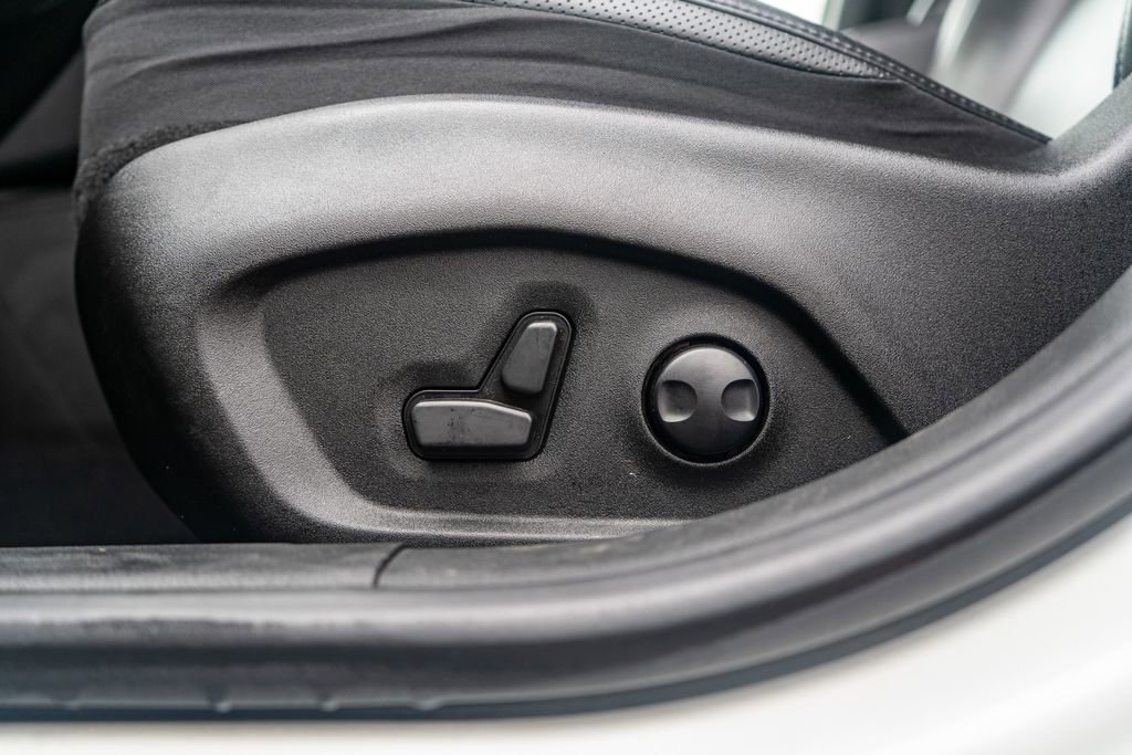 Used 2023 Jeep Renegade Limited AWD/4WD image 19