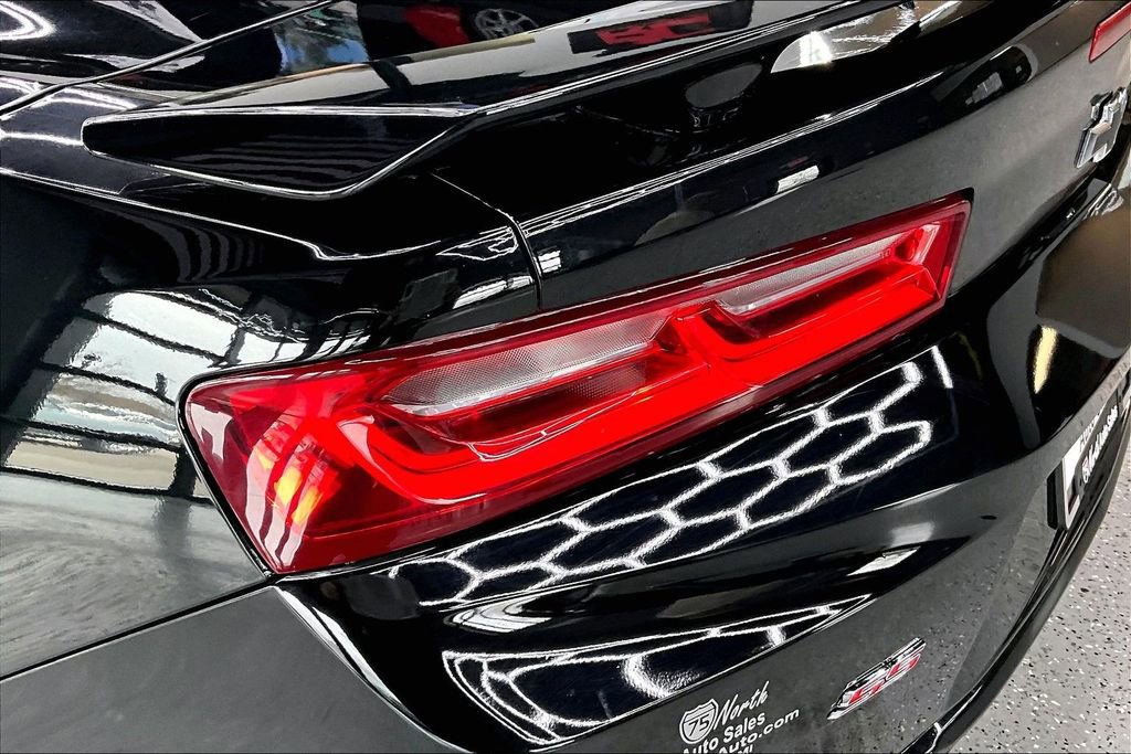 Used 2018 Chevrolet Camaro SS RWD image 23