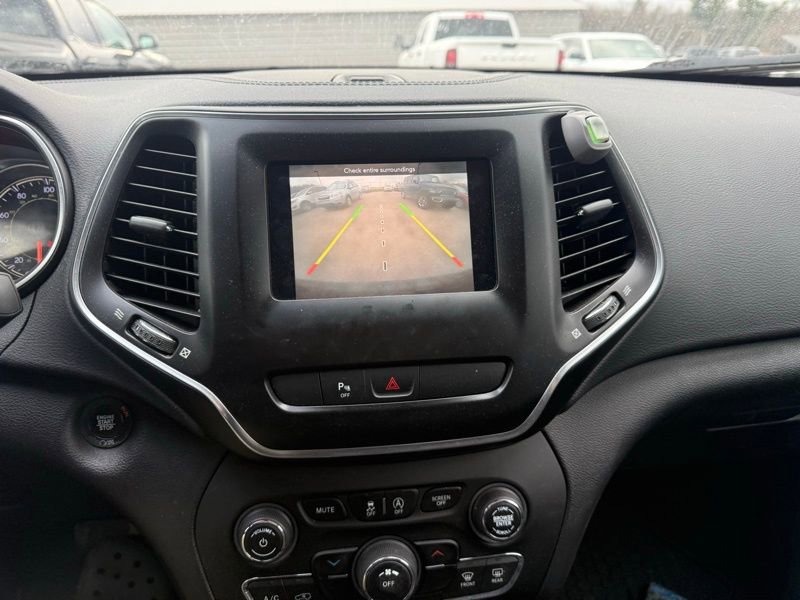 Used 2020 Jeep Cherokee Latitude Plus image 13