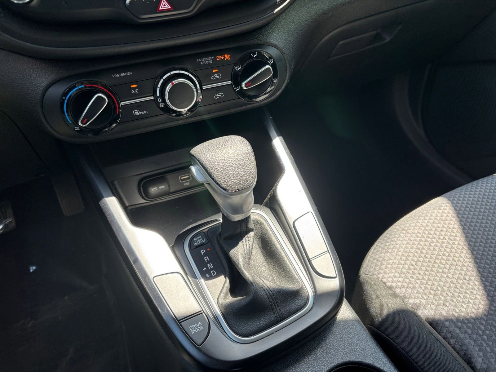 Used 2025 Kia Soul LX w/ LX Technology Package FWD image 39