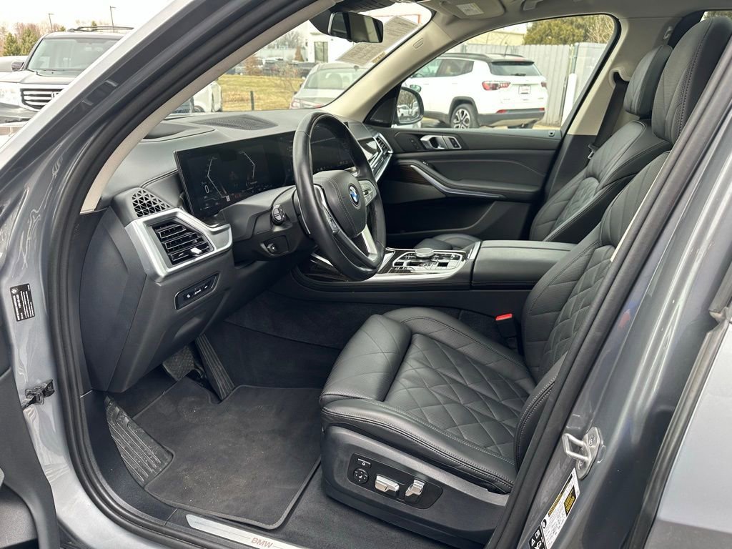Used 2024 BMW X7 xDrive40i image 12