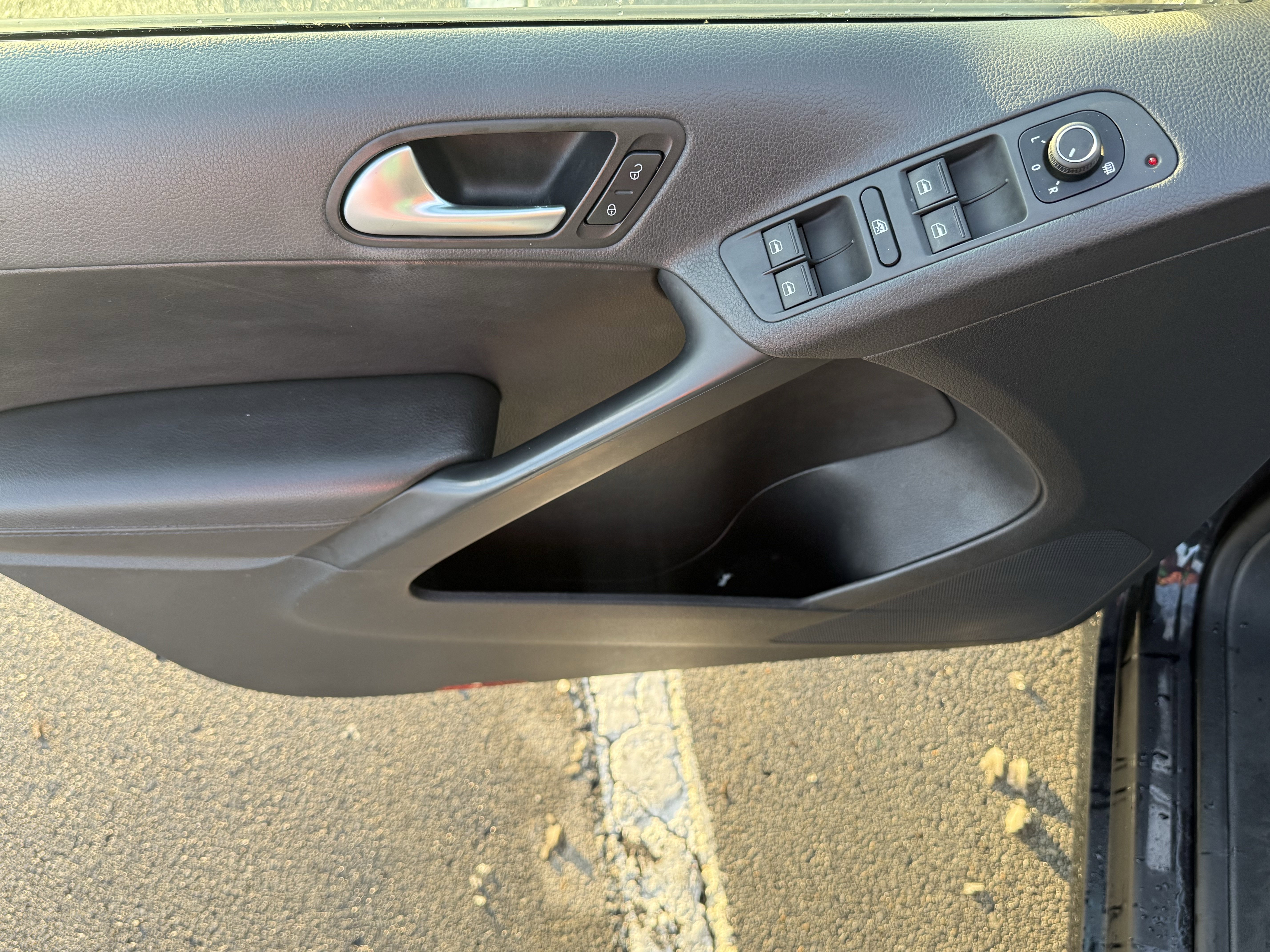 Used 2016 Volkswagen Tiguan S image 24