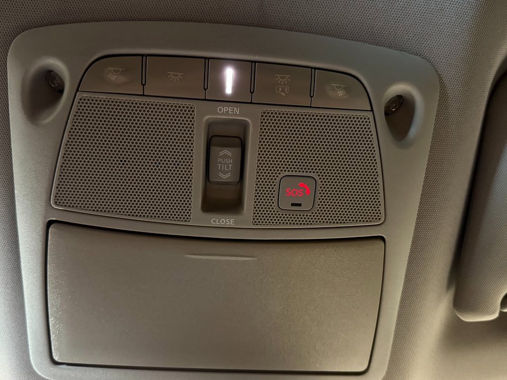 Used 2016 Nissan Maxima Platinum w/ Interior Lighting Package image 19