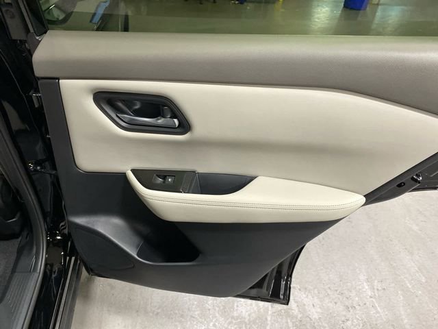 Certified 2025 Nissan Rogue SV AWD/4WD image 21