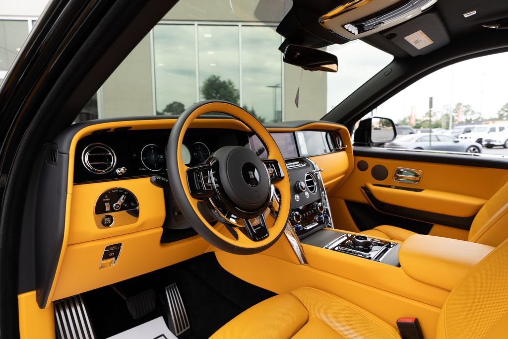 Used 2025 Rolls-Royce Cullinan AWD/4WD image 40