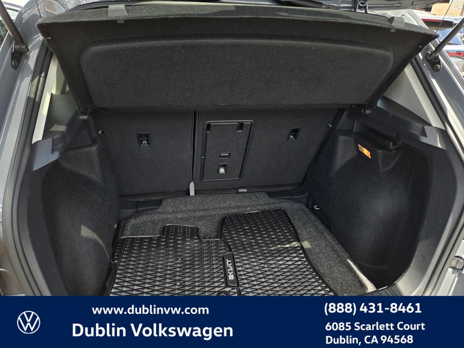 Used 2023 Volkswagen Taos SE w/ Black Wheel Package FWD image 22
