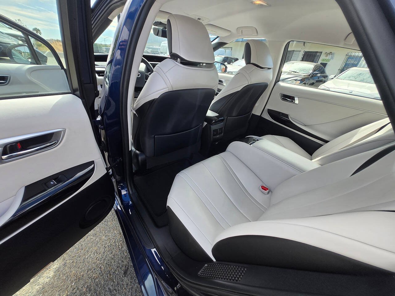 Used 2018 Toyota Mirai FWD image 25