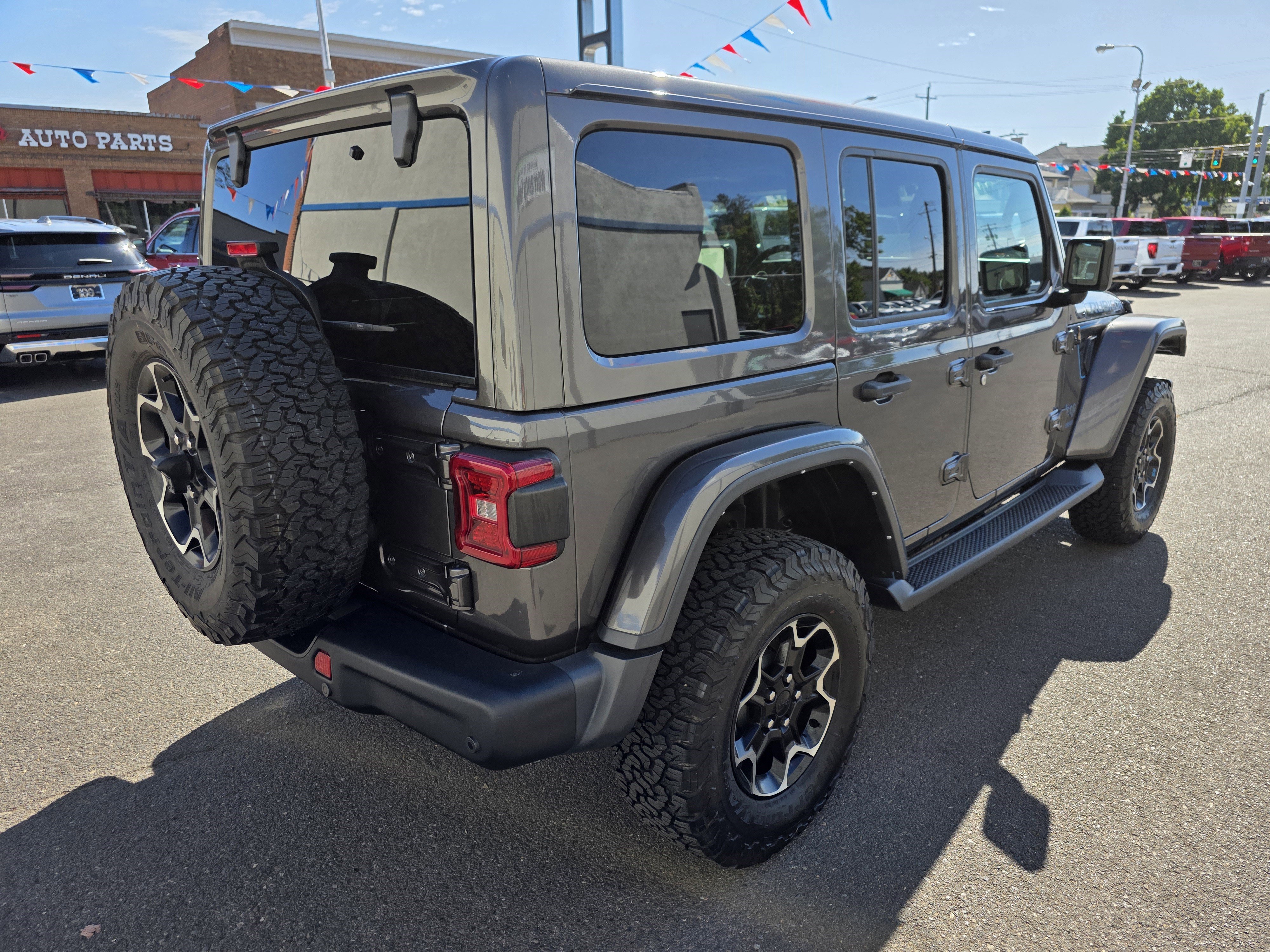 Used 2021 Jeep Wrangler Unlimited Rubicon 4xe w/ Steel Bumper Group image 8