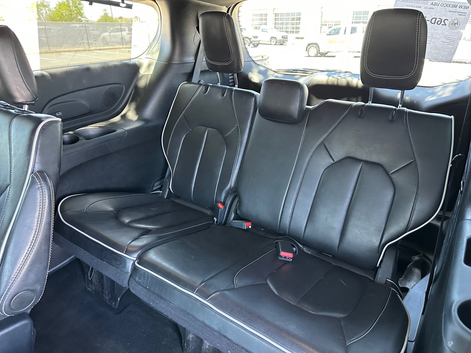 Used 2025 Chrysler Pacifica Limited FWD image 26