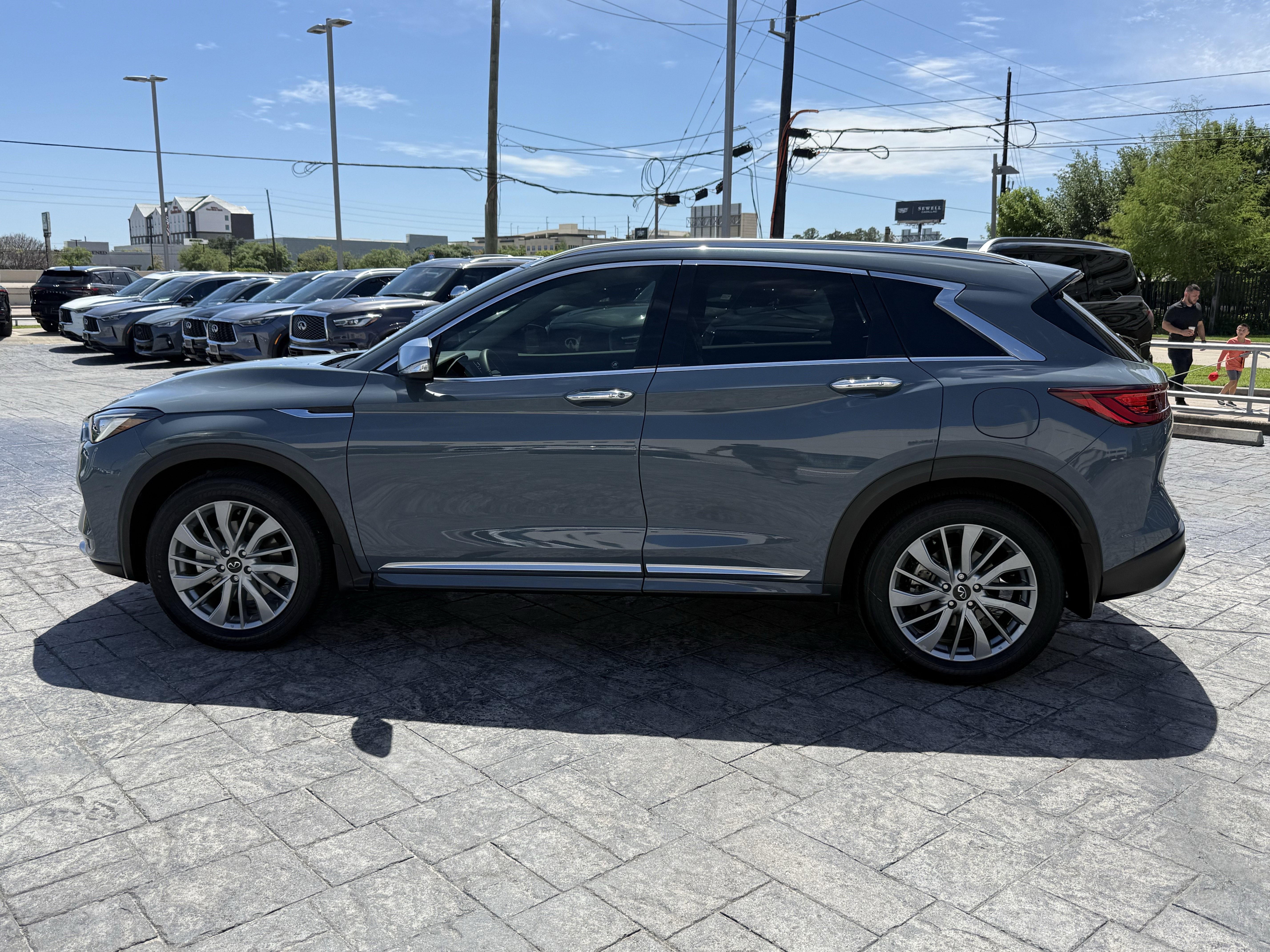 Certified 2025 INFINITI QX50 Luxe w/ Accent Package image 5