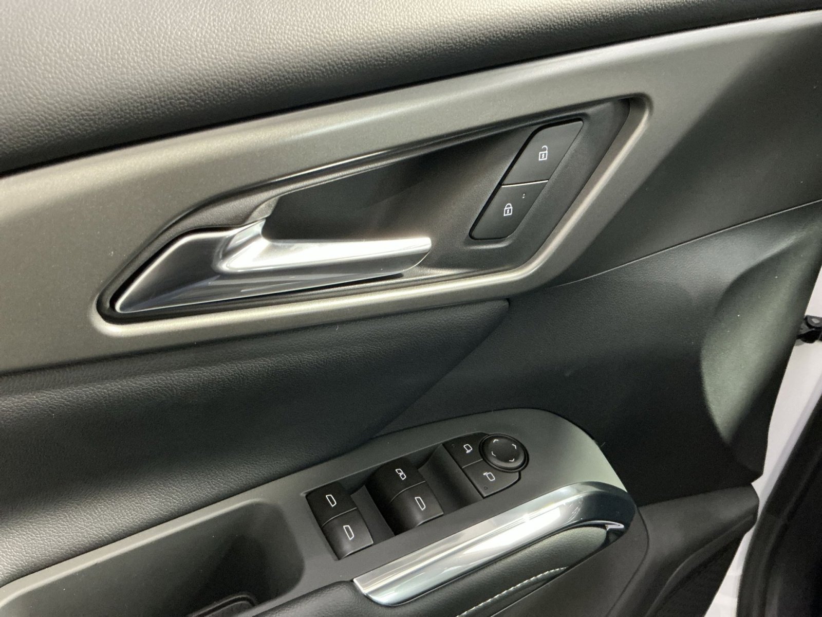 New 2026 Chevrolet Traverse LT FWD image 16