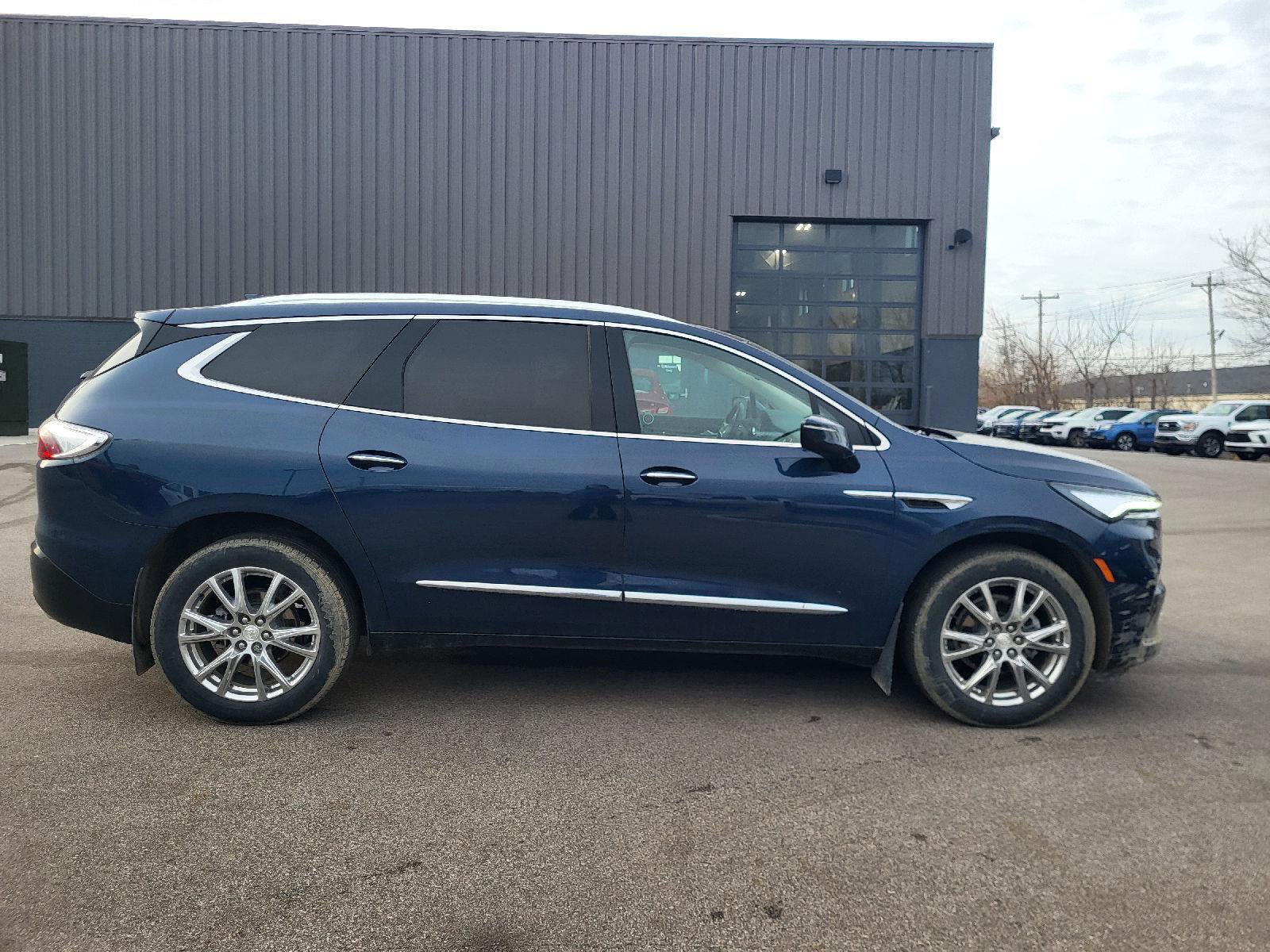 Used 2022 Buick Enclave Premium w/ Experience Buick Package image 2
