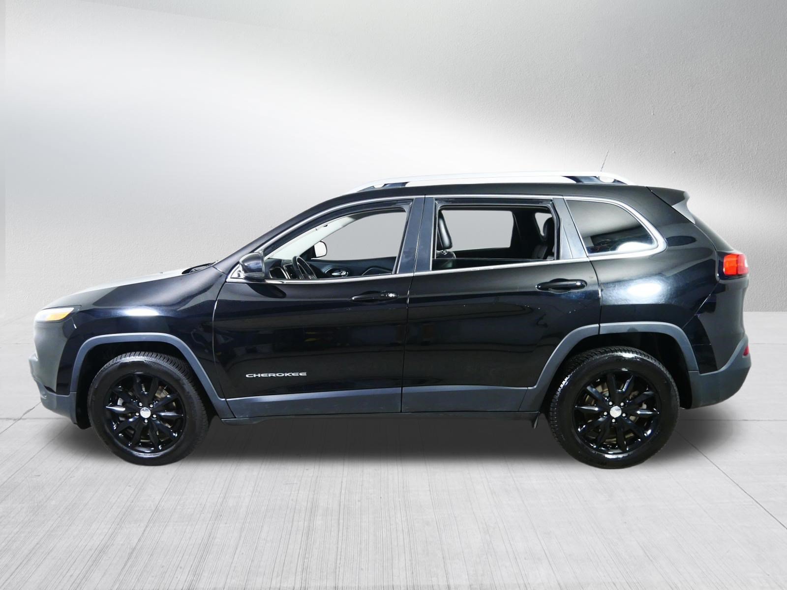 Used 2017 Jeep Cherokee Limited AWD/4WD image 4