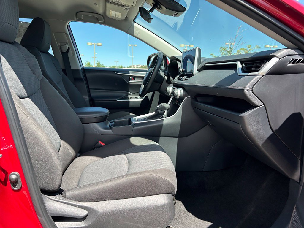 Used 2025 Toyota RAV4 XLE AWD/4WD image 31