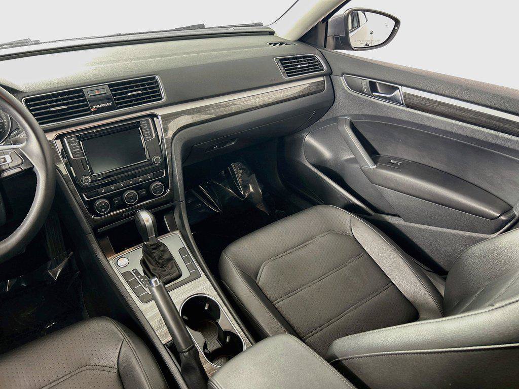 Used 2018 Volkswagen Passat 2.0T SE FWD image 23