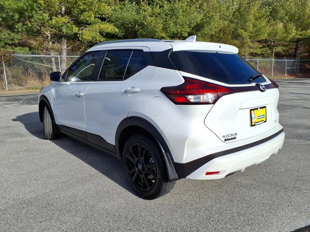 Used 2023 Nissan Kicks SV image 4