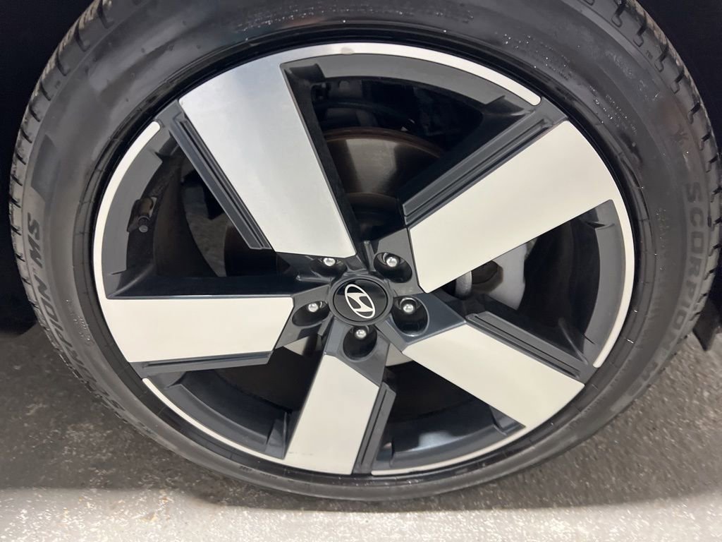 Used 2025 Hyundai Santa Fe Limited image 41