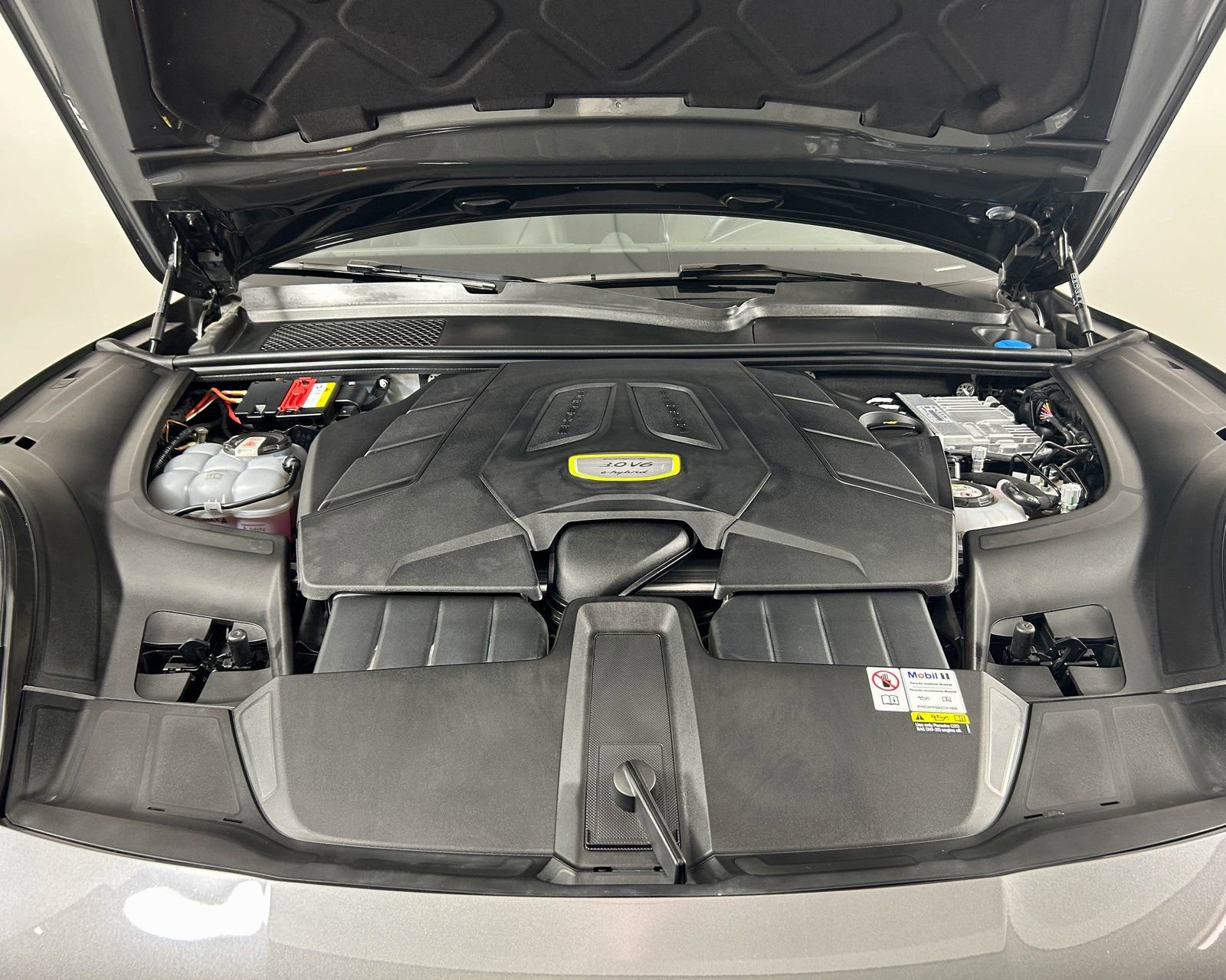 Used 2023 Porsche Cayenne Coupe image 31