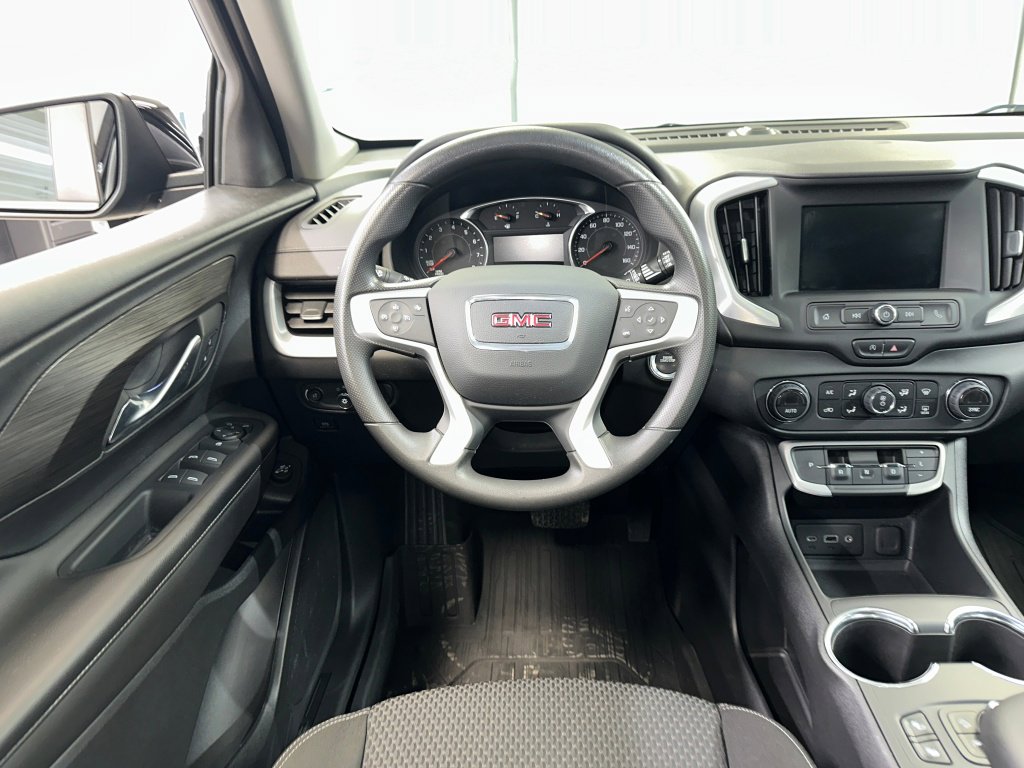 Certified 2022 GMC Terrain SLE w/ Driver Convenience Package image 2