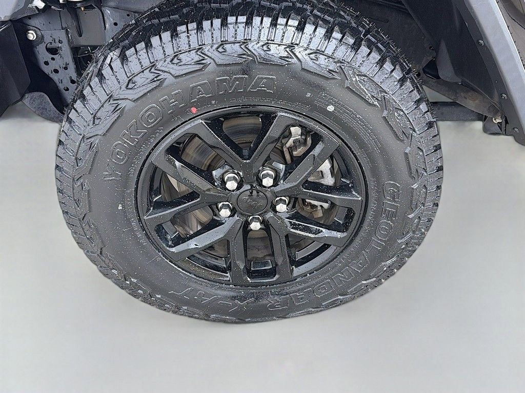 Used 2021 Jeep Gladiator Sport image 14