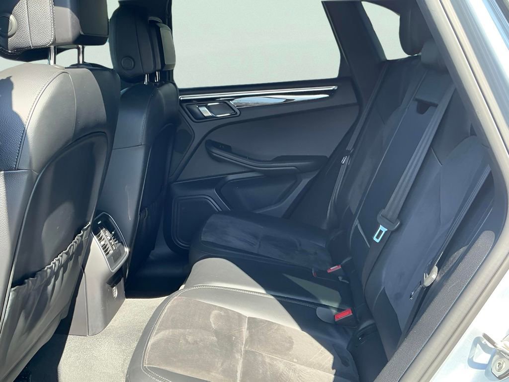 Used 2018 Porsche Macan Sport Edition image 30