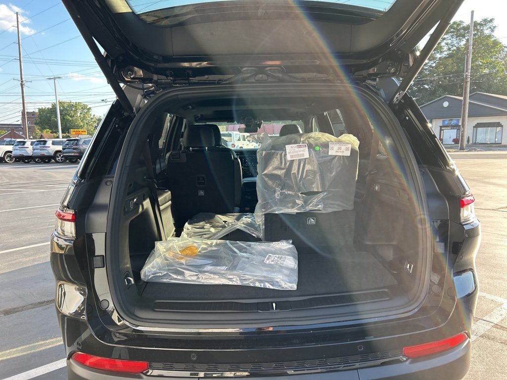 New 2025 Jeep Grand Cherokee L Altitude AWD/4WD image 3
