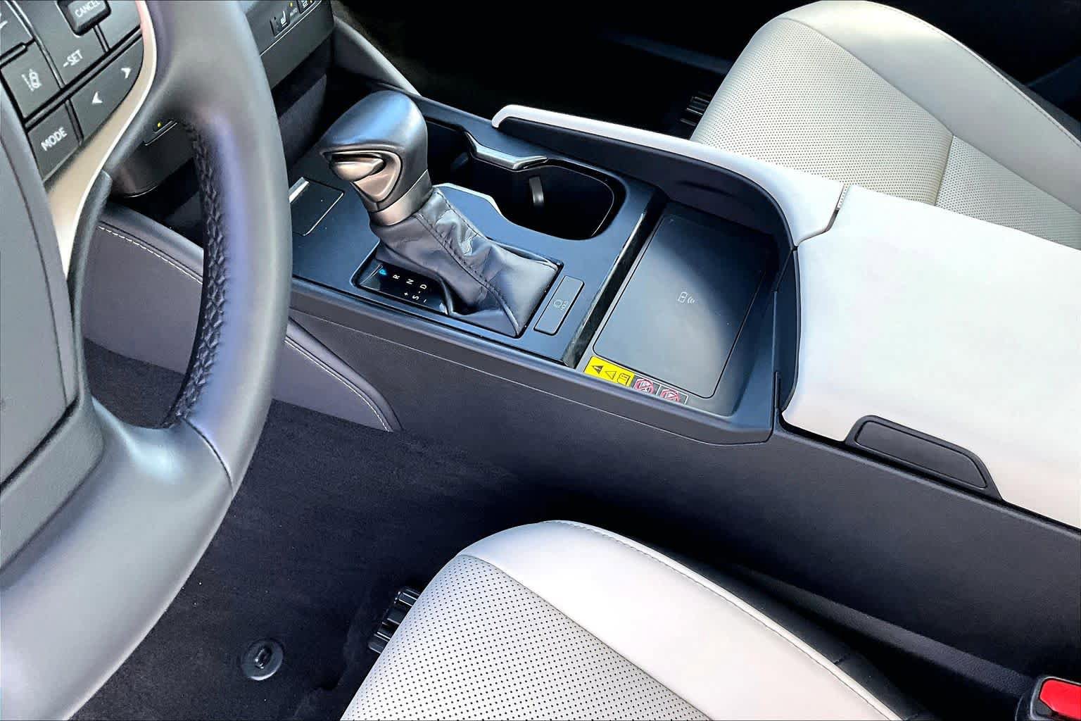 Used 2025 Lexus ES 350 w/ Premium Package FWD image 17